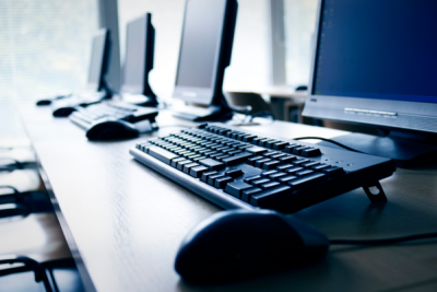 Library Service - Computer Lab - Desktop computers in a row on long desk